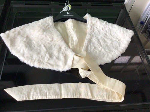 Ladies vintage ivory fur wrap
